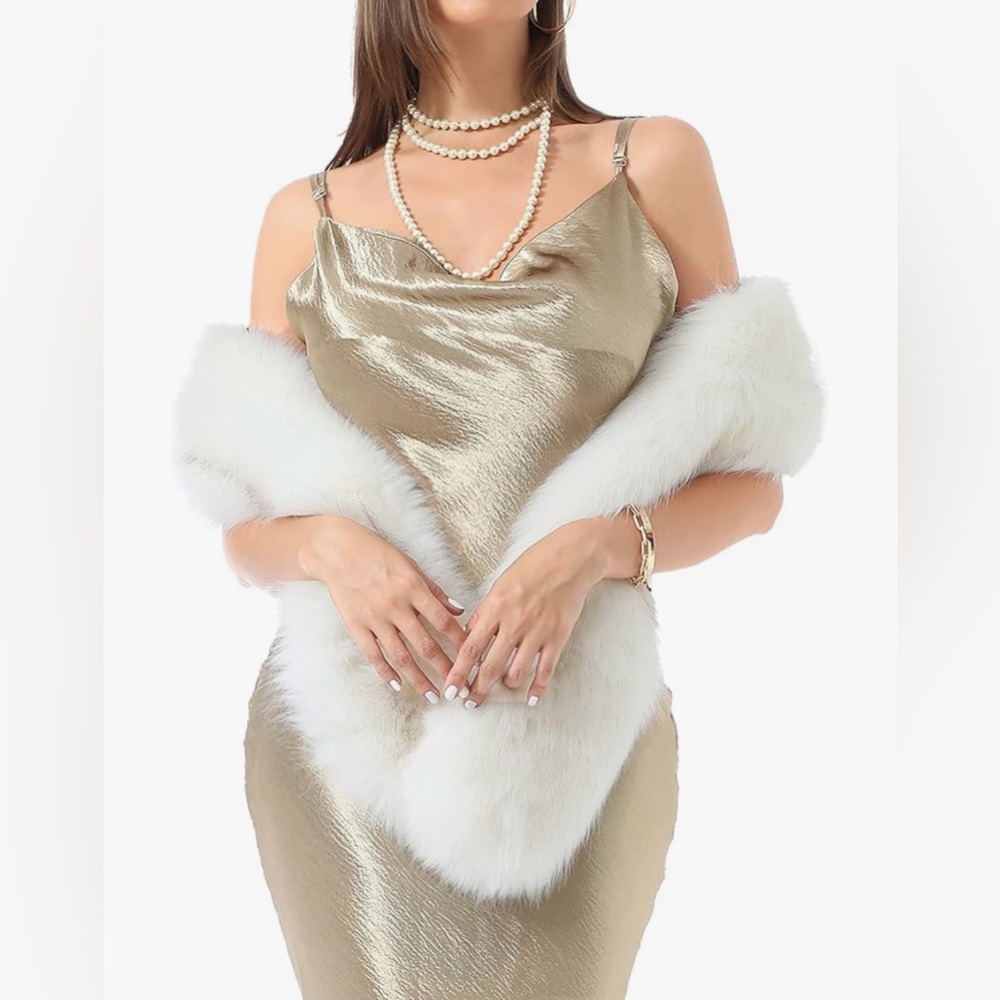 LA CARRIE Women's Faux Fur Scarf Wrap